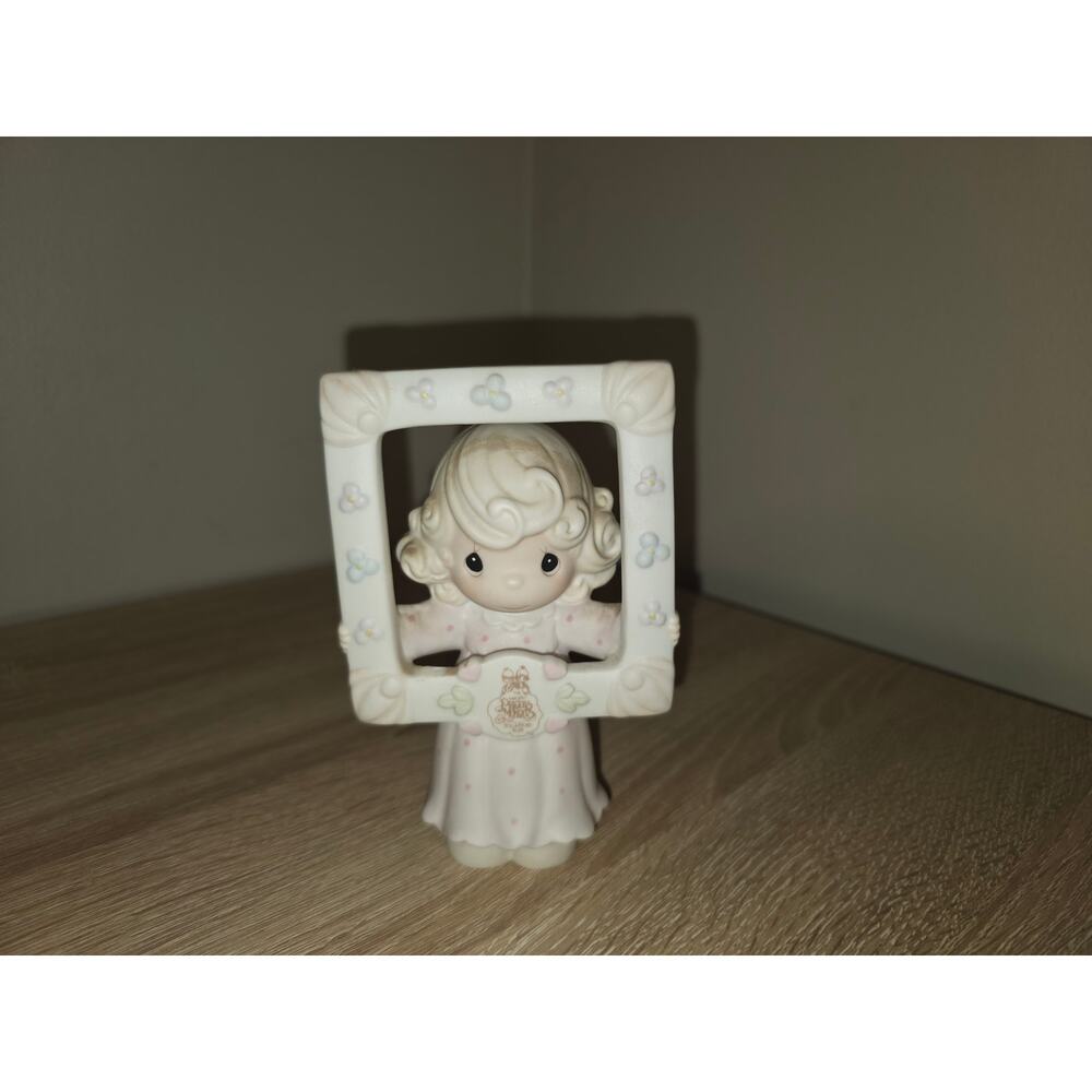 Precious Moments Figurine C0016 "You're As Pretty As A Picture" 1995 5"